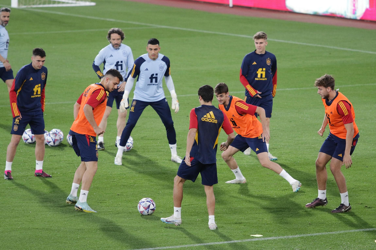 El combinado nacional se ha ejercitado este jueves por la tarde en el escenario del partido El combinado nacional se ha ejercitado este jueves por la tarde en el escenario del partido