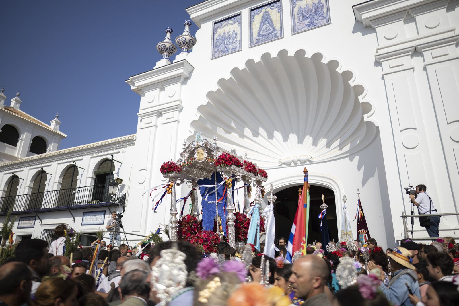 El Rocío 2023: Imágenes de la presentación de las Hermandades y ambiente en la aldea