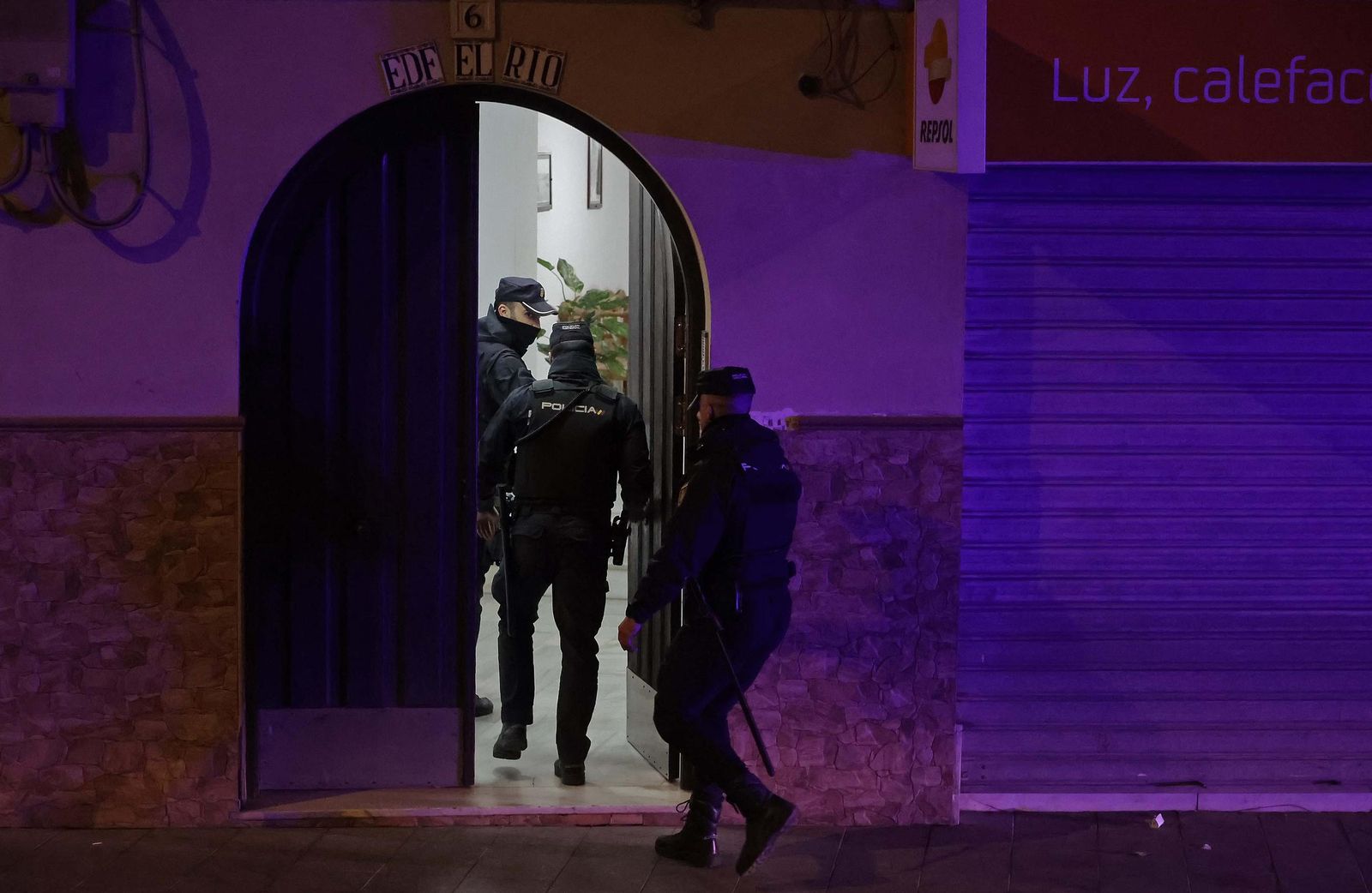 Fotos del despliegue de la Policía Nacional en el barrio de La Caridad de Algeciras