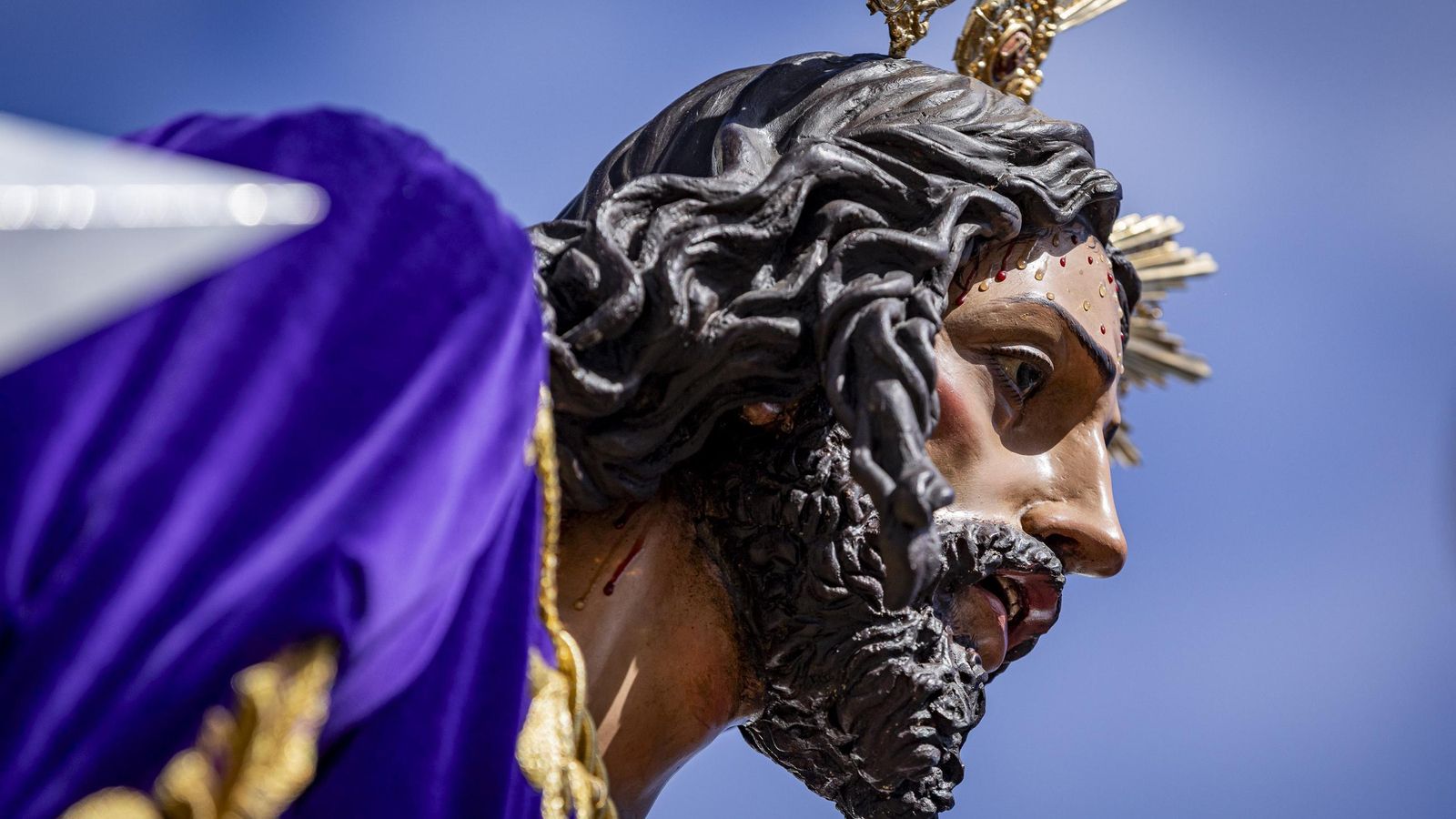 En imágenes,  El Prendimiento de San Fernando tuvo que volverse a su templo entre lágrimas y lluvia