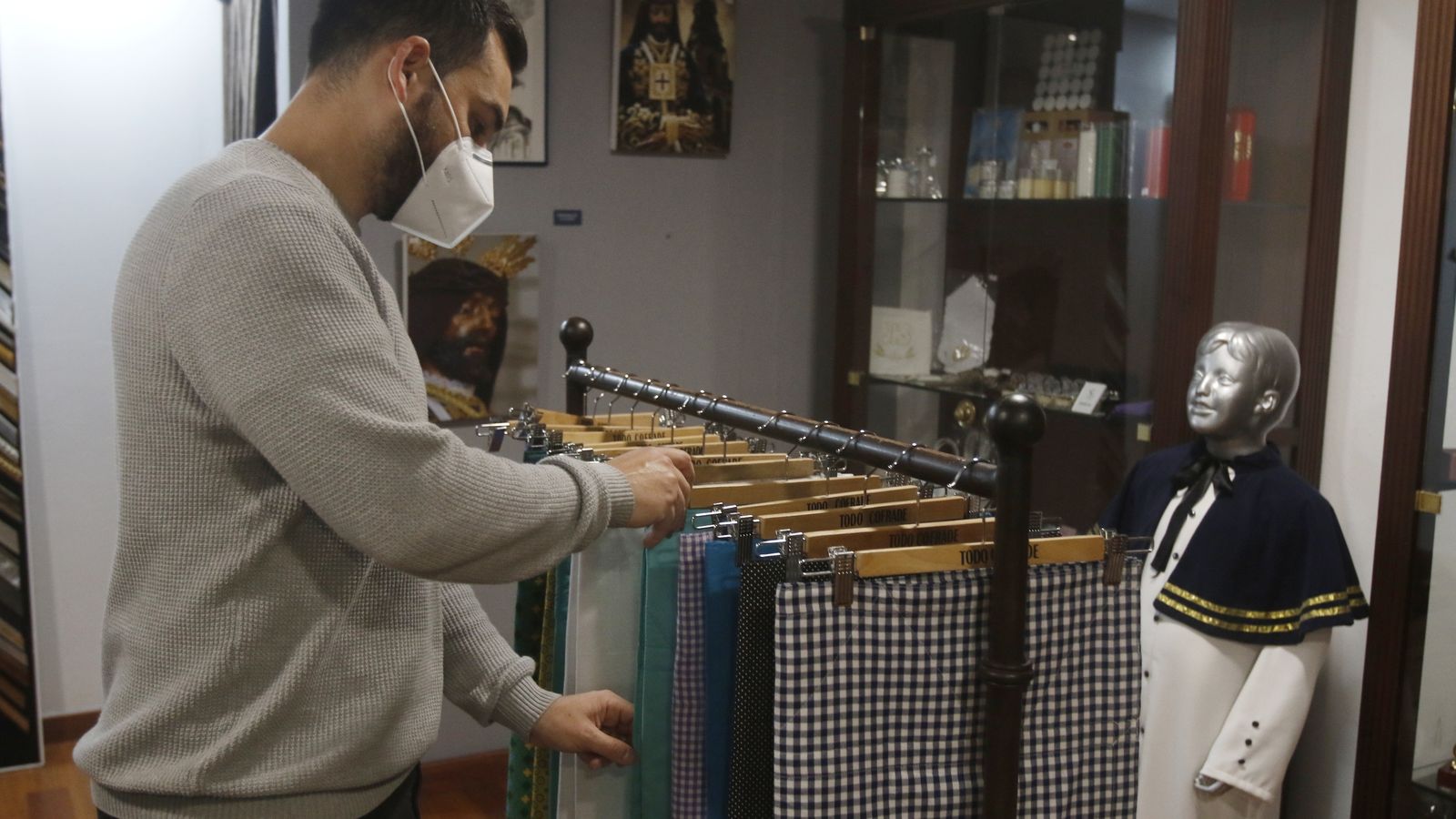 Costales en la tienda Todo Cofrade.