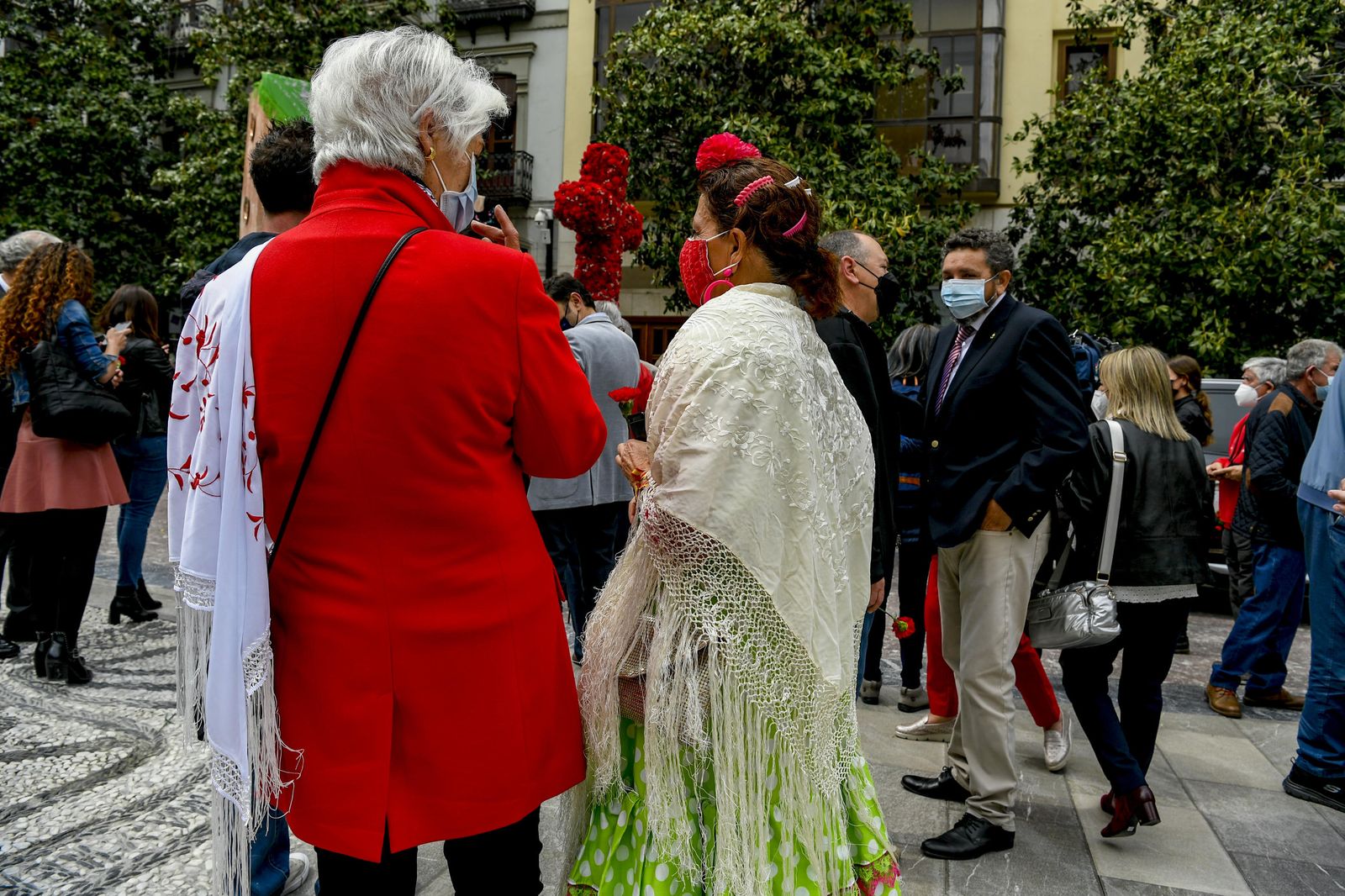 Fotos: el Día de la Cruz de Granada y su animada mañana