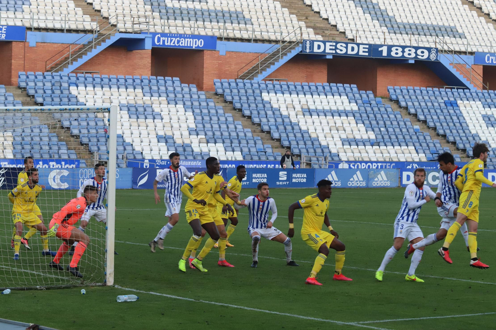 Imágenes del encuentro entre el Recreativo de Huelva y Cadiz B