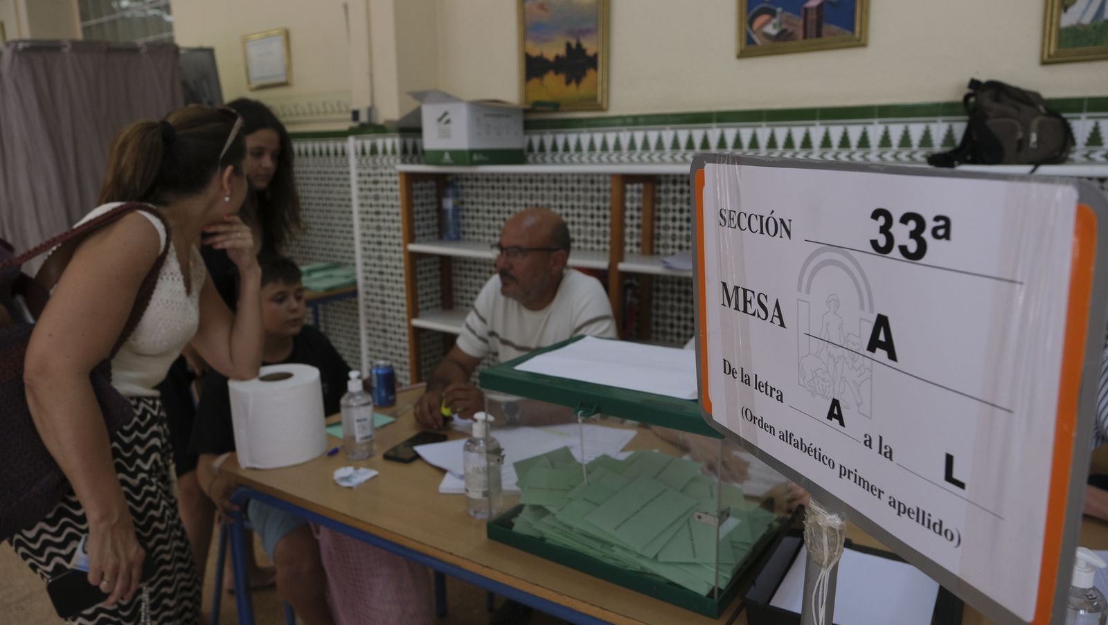 Imágenes de la votaciones en Almería al parlamento andaluz