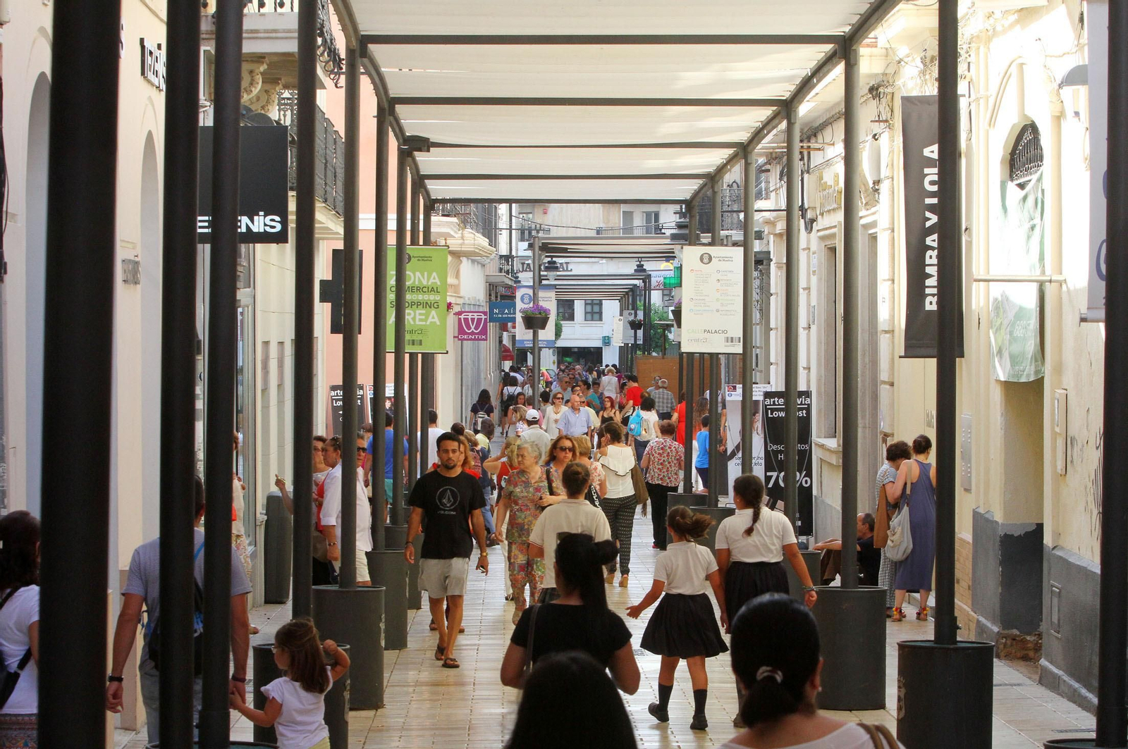 El comercio es el sector que aglutina más autónomos en la provincia.