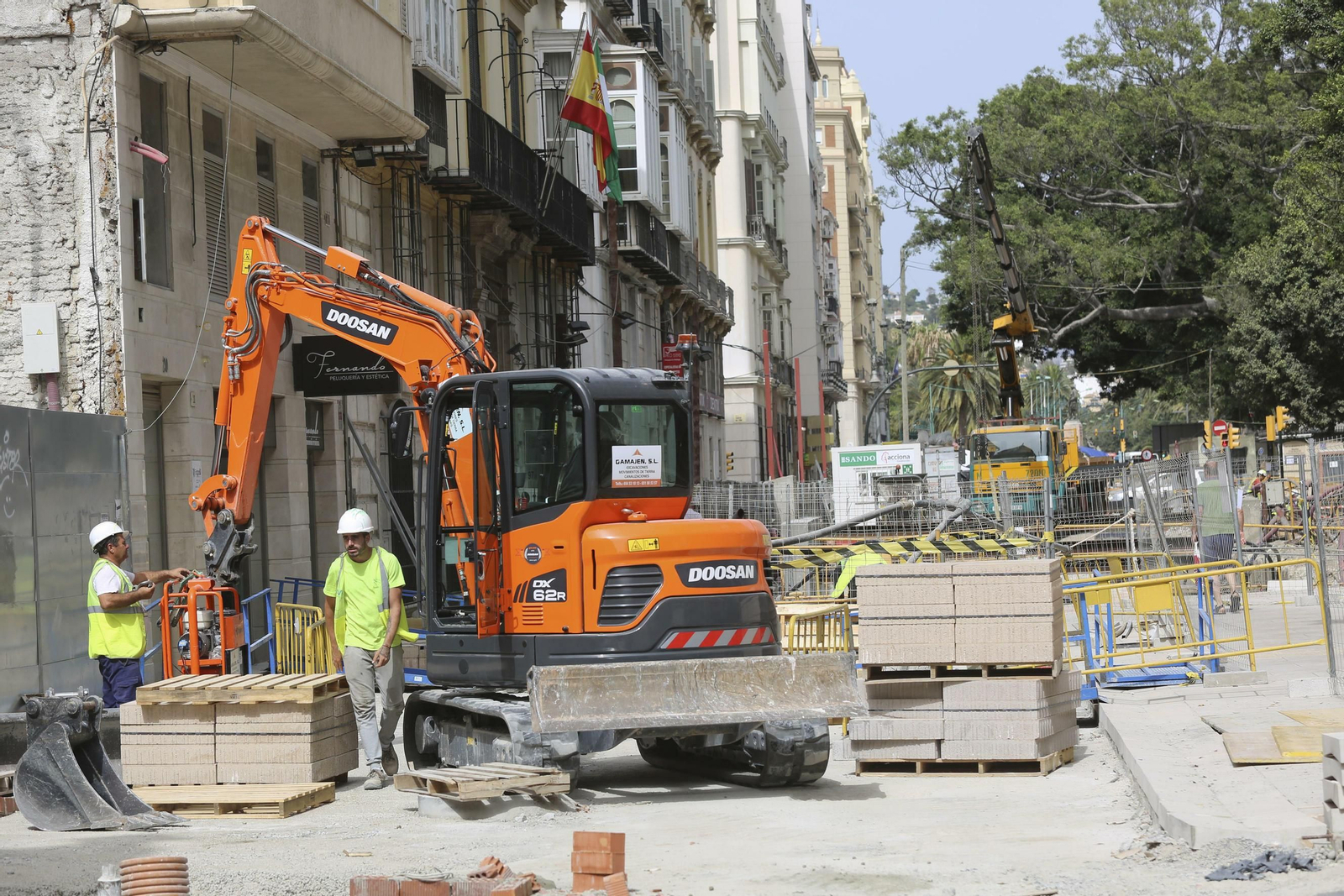 Fotos de la obra a contrarreloj en la Alameda Principal de Málaga