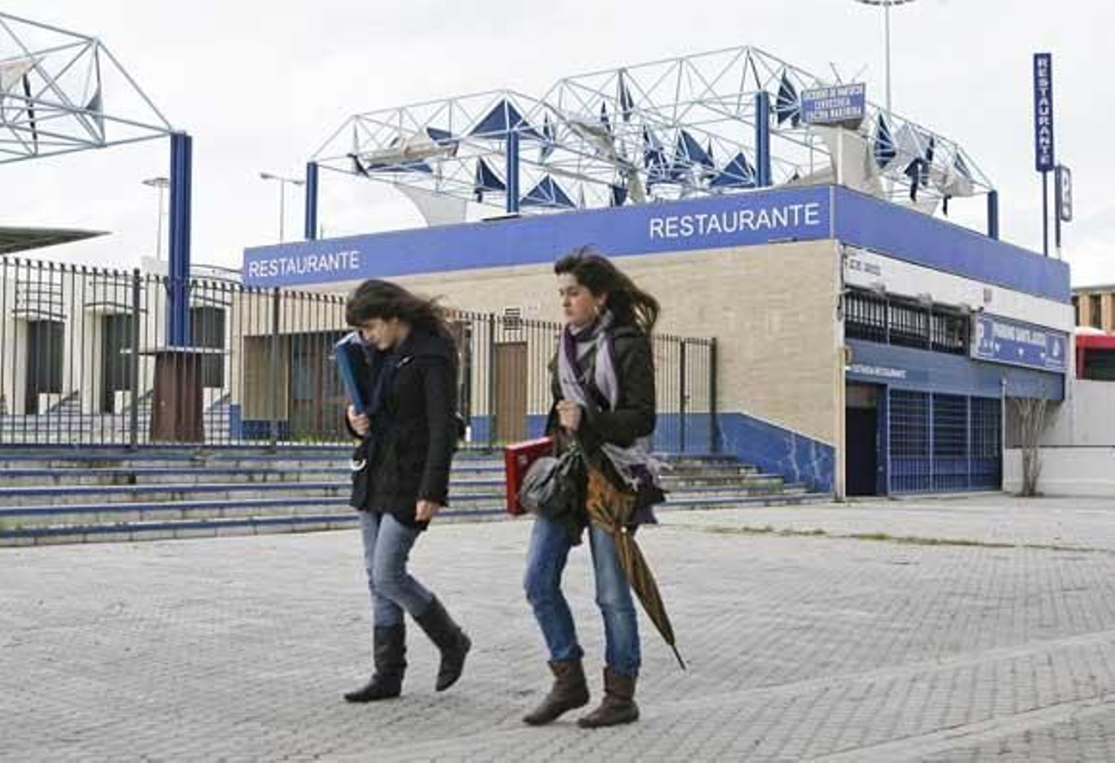 Celis y Galán son imputados por no respetar el uso de una plaza