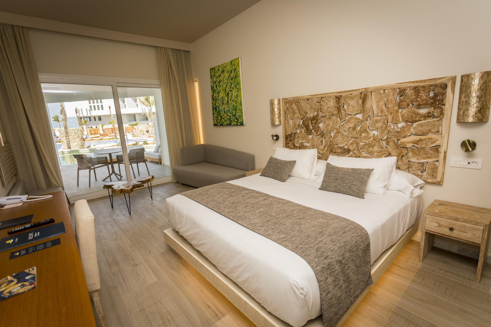 El hotel Zahara Beach & Spa, en imágenes