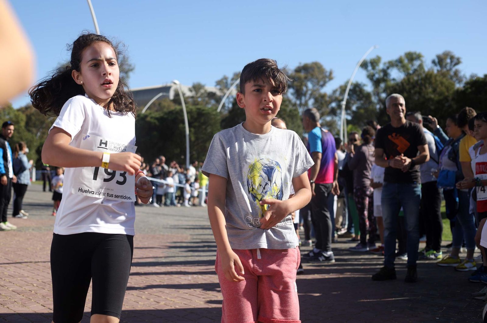 Imágenes de la carrera infantil previa a la "10K Puerta del Descubrimiento"