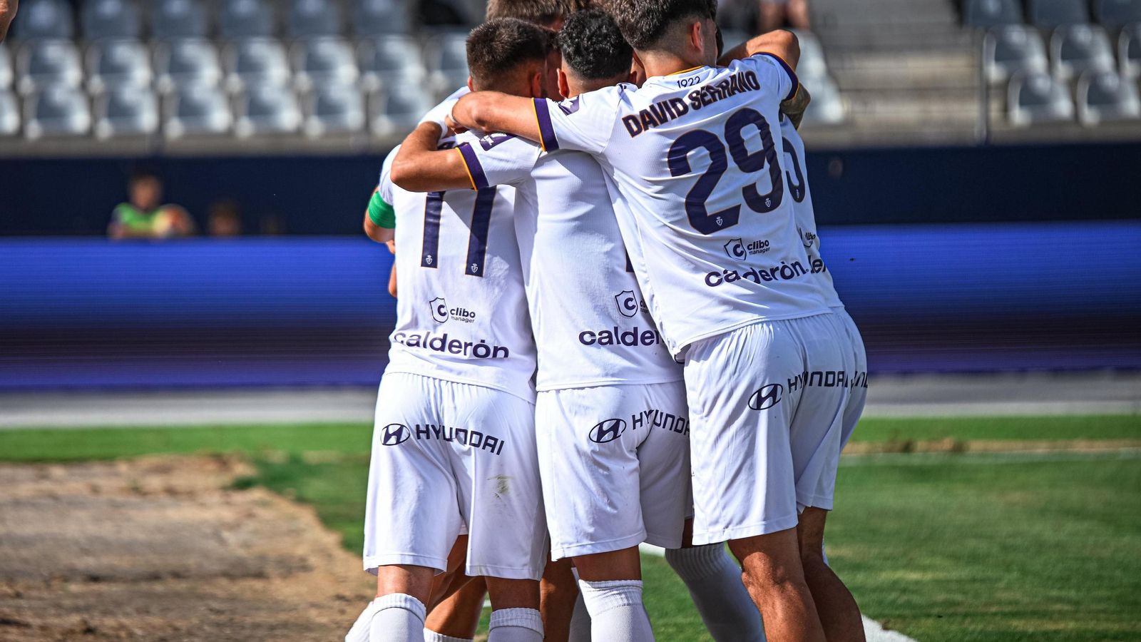Los jugadores del Real Jaén hacen piña tras el 1-0.
