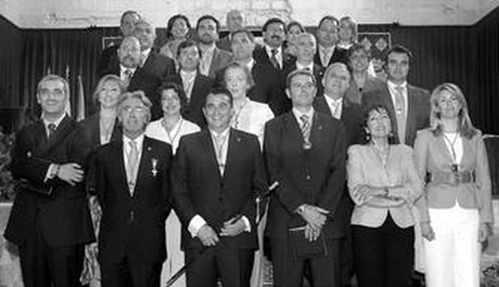 La Corporación al completo tras el pleno de toma de posesión celebrado en junio de 2007. Falta Beatriz Fuentes, que sustituyó el pasado año a Ignacio Colón.