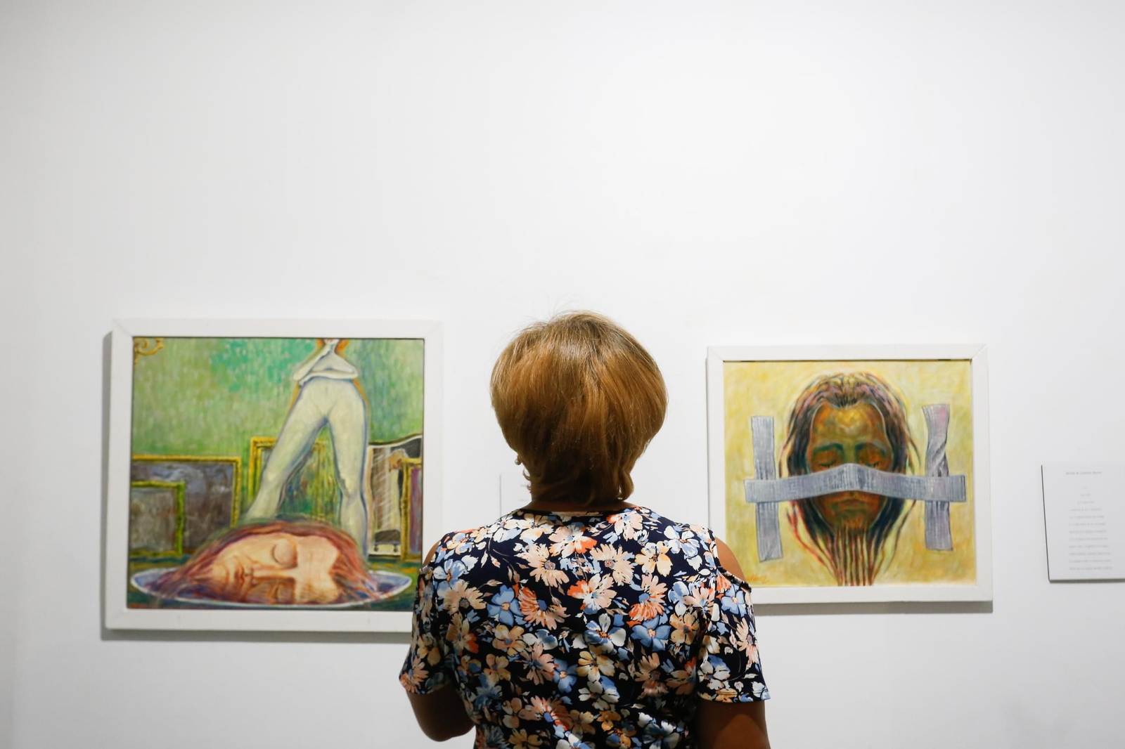 Las fotos de la exposición "Pasen y lean" de Enríque Martínez en la Casa de la Cultura de La Línea