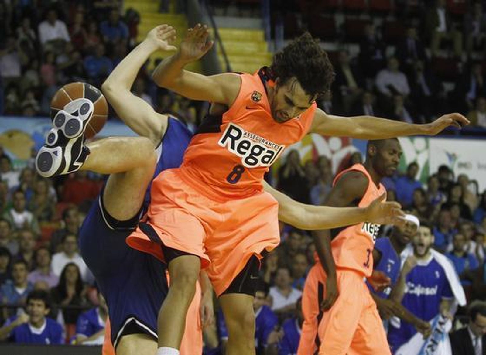 El Cajasol pierde con el Barcelona en San Pablo. / Antonio Pizarro