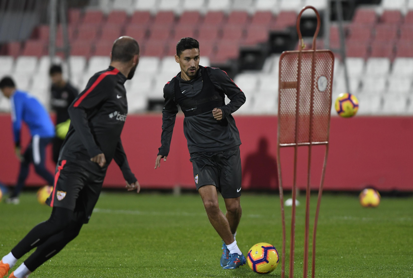 Jesús Navas, durante el entrenamiento vespertino del lunes.