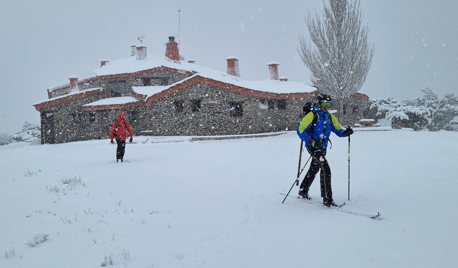 Condiciones de alta montaña invernal en toda Sierra Nevada.