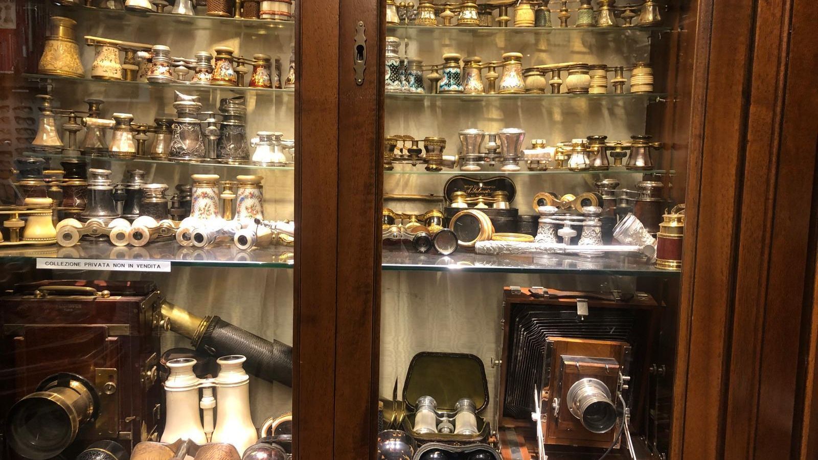 Algunos de los objetos en Foto Veneta Ottica