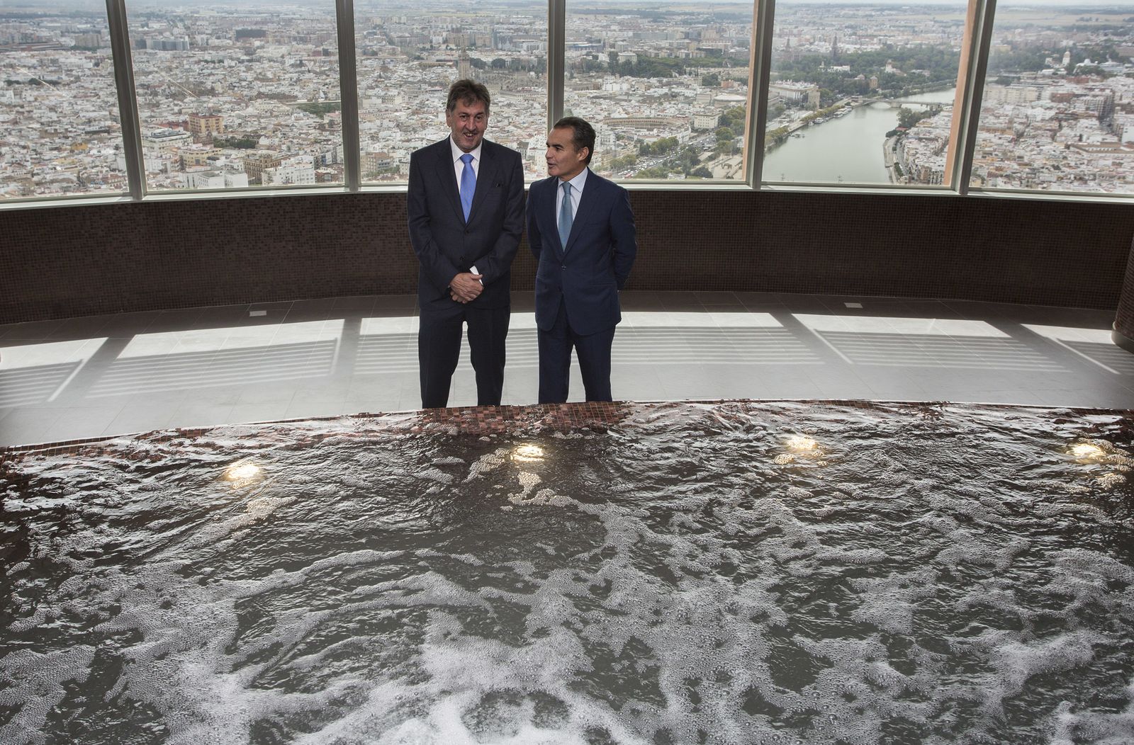 La visita a la planta con spa de la Torre Sevilla, en imágenes