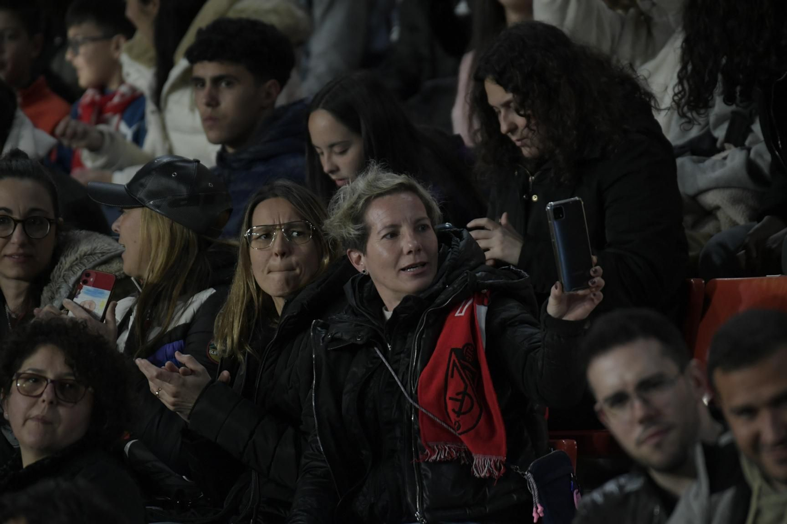 El ambiente en Los Cármenes en el duelo copero entre el Granada CF y el Atlético de Madrid