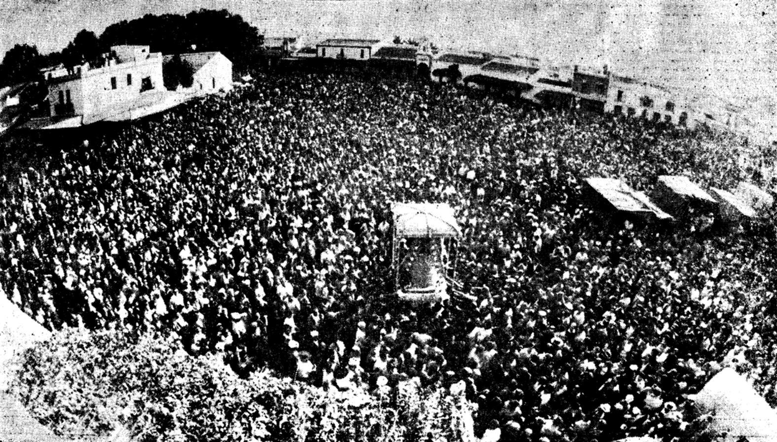 Foto de la procesión de la Virgen del Rocío en la aldea tomada el 23 de mayo de 1972 para el diario ‘Odiel’.