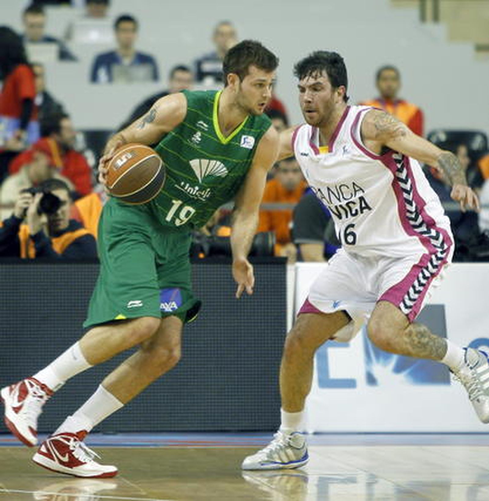 El Banca Cívica se mete en semifinales de la Copa del Rey a costa de Unicaja (65-77). / EFE