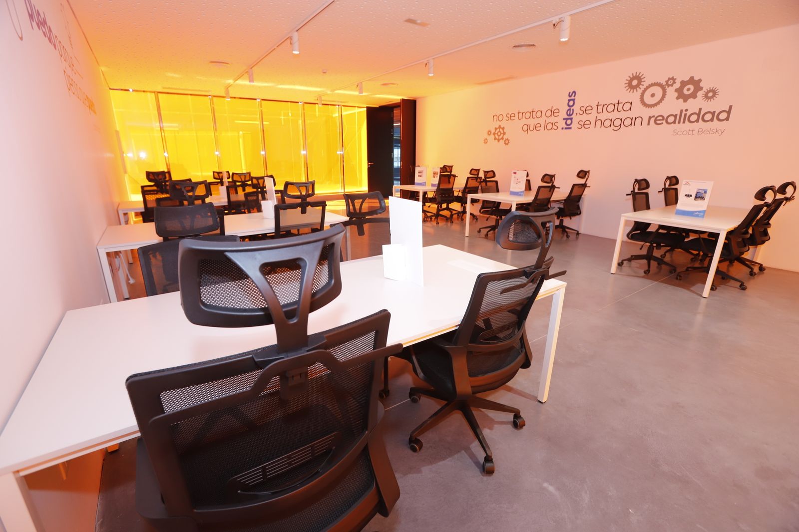 Imágenes del  acto de inauguración del nodo de innovación tecnológica 'La lonja de la Innovación' del Puerto de Huelva