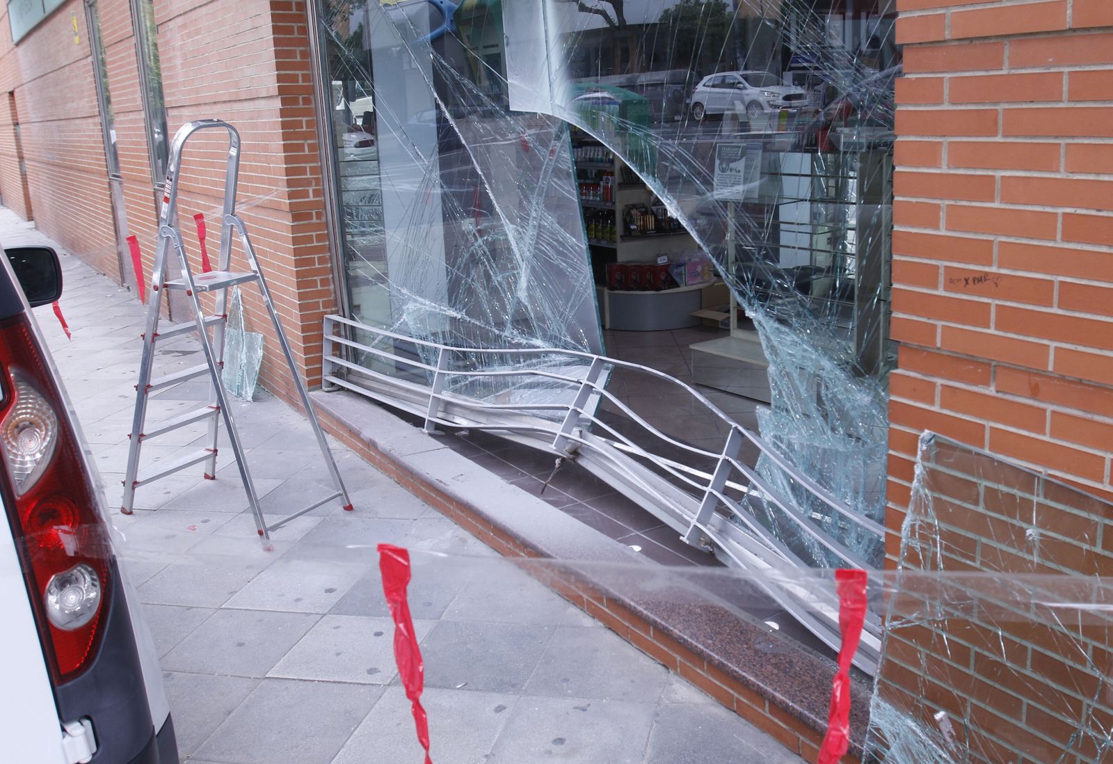 Un 'alunizaje' en una perfumería de la cadena Aromas.