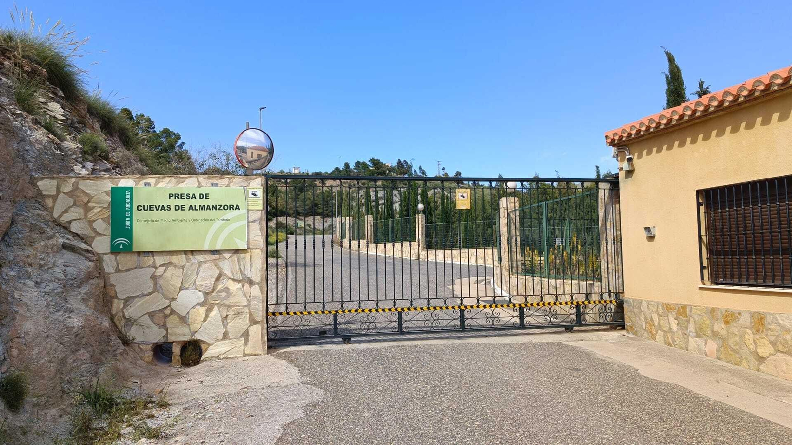 Así se encuentra el embalse de Cuevas del Almanzora tras dos meses intentos de lluvias.