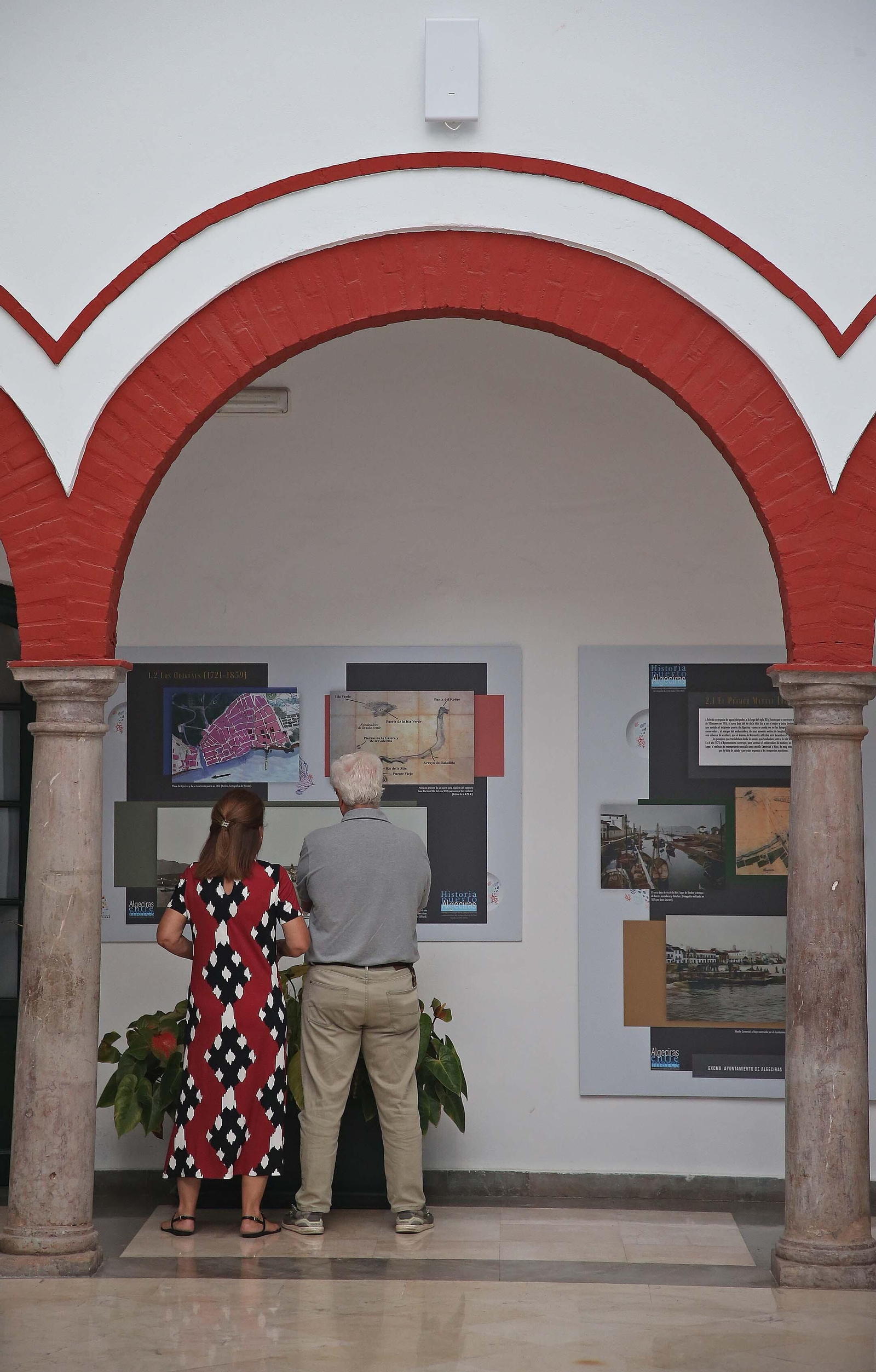 Un paseo por la historia del Puerto de Algeciras, en imágenes