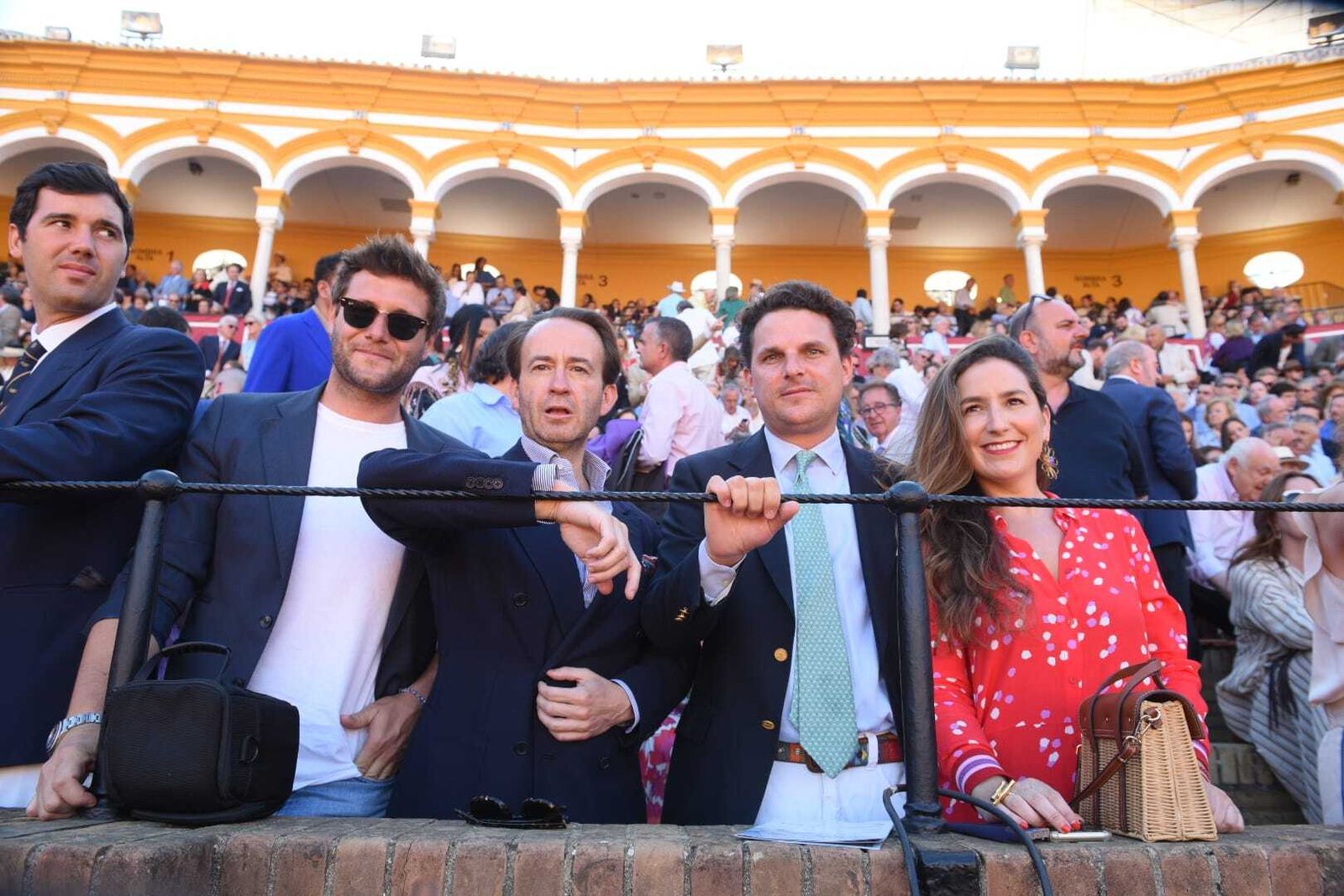 Ambiente en la Puerta del Príncipe en la corrida de El Juli, Daniel Luque y Pablo Aguado