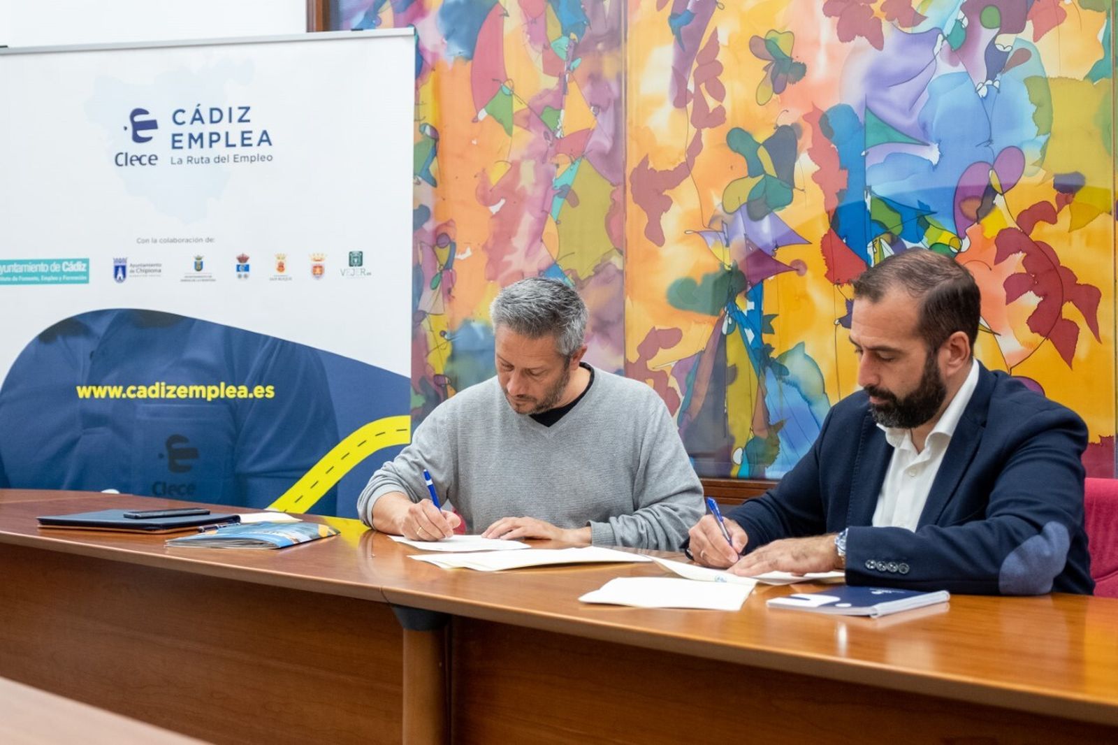 Momento de la firma del convenio.