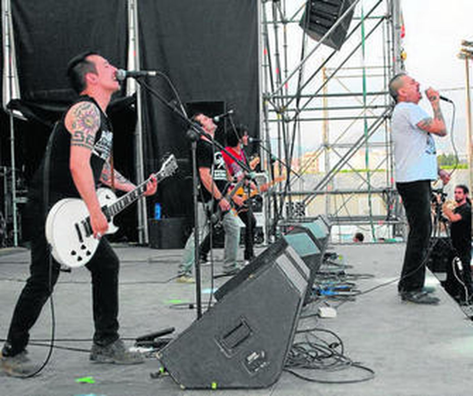 El grupo Gatillazo durante su actuación en el Festival The Juerga's Rock.