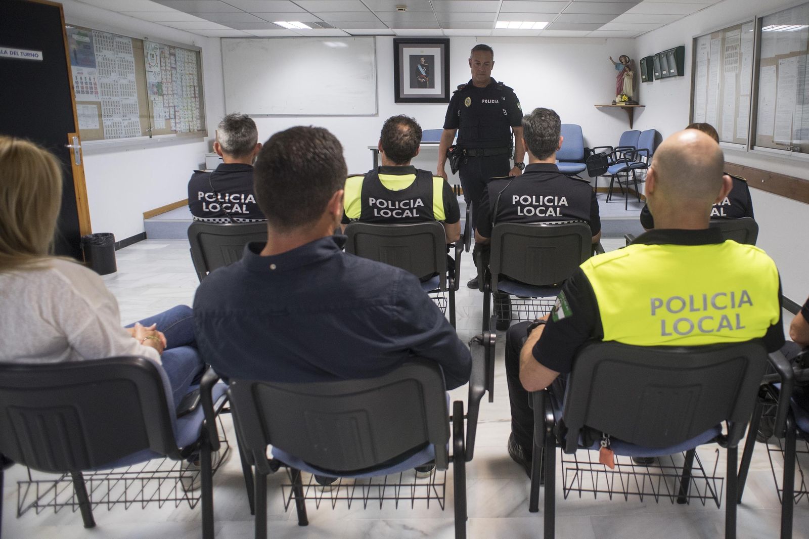 Los integrantes del Grupo Charly, en una reunión en la Policía Local.