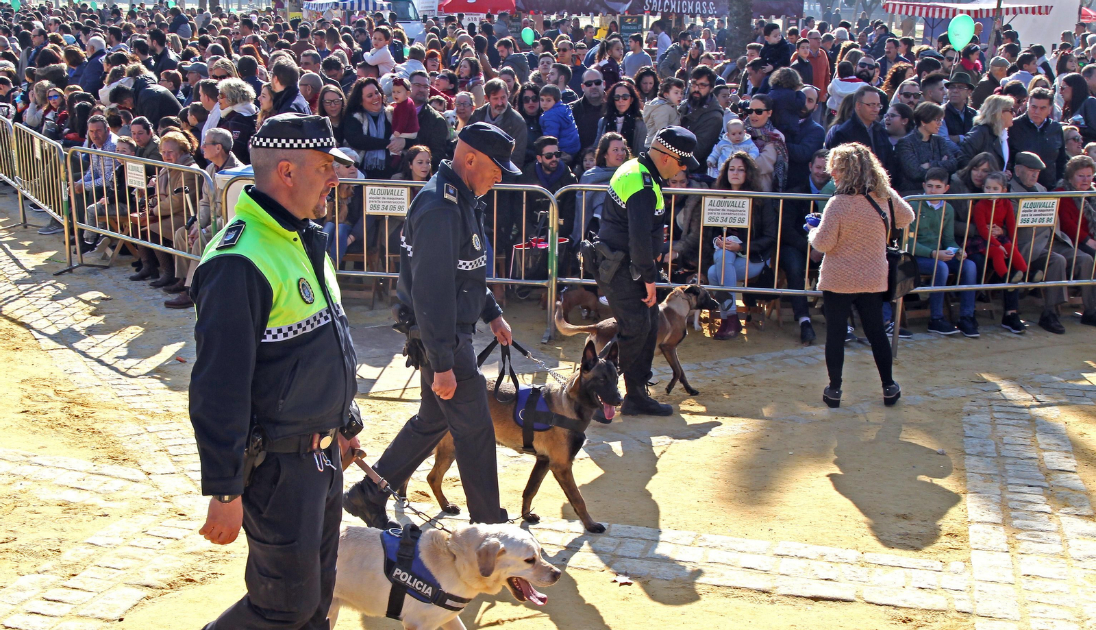 Imagen de una pasada edición de San Antón, con muchísimo público congregado.