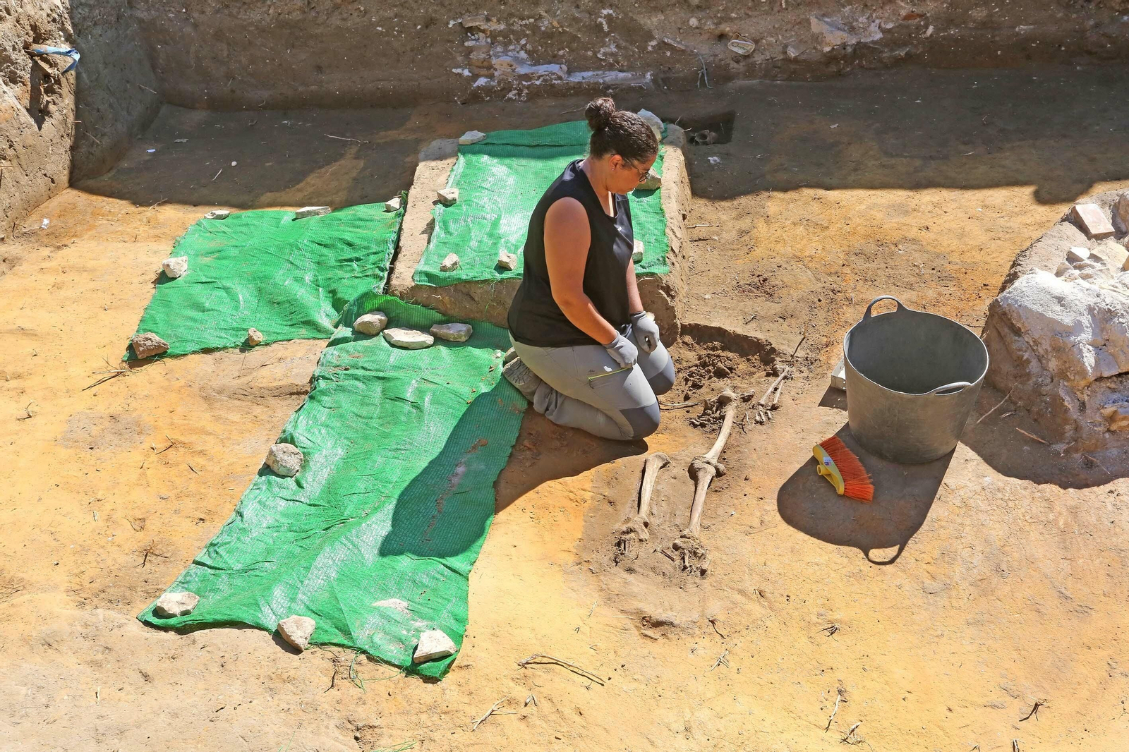 Hallazgo de una fosa con cadáveres en el Parque Scout