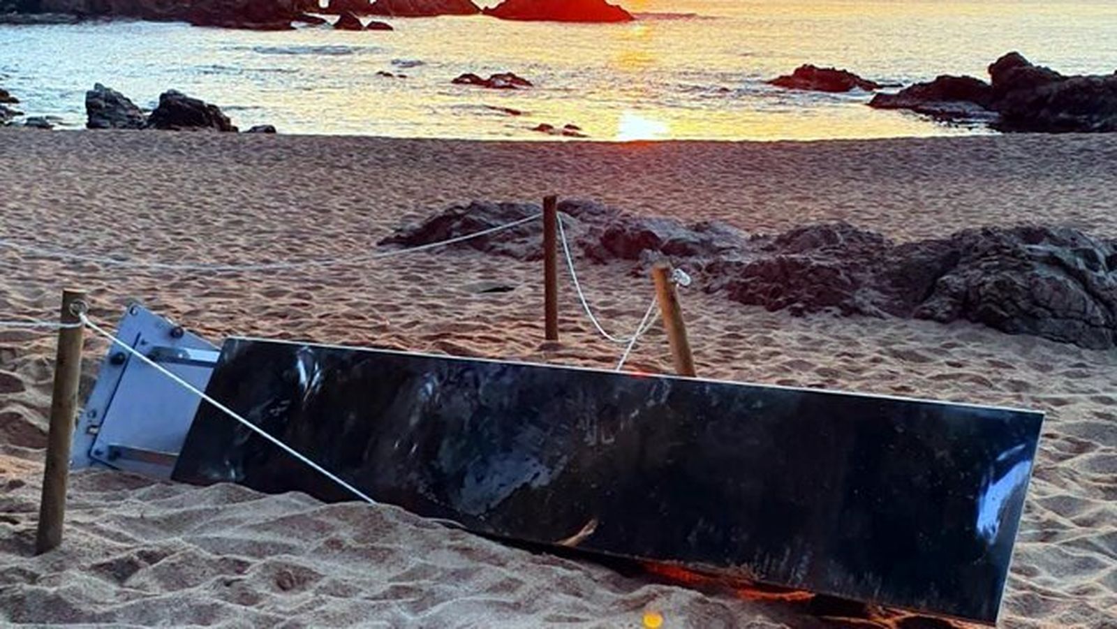 El monolito de Gerona similar al de Utah aparece derribado