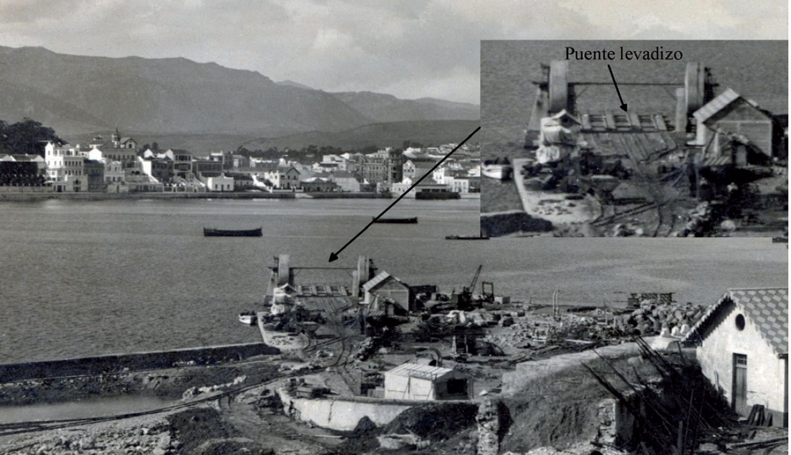 Puente levadizo del sistema de atraque de las barcazas con vagonetas en el taller de bloques de la Isla Verde