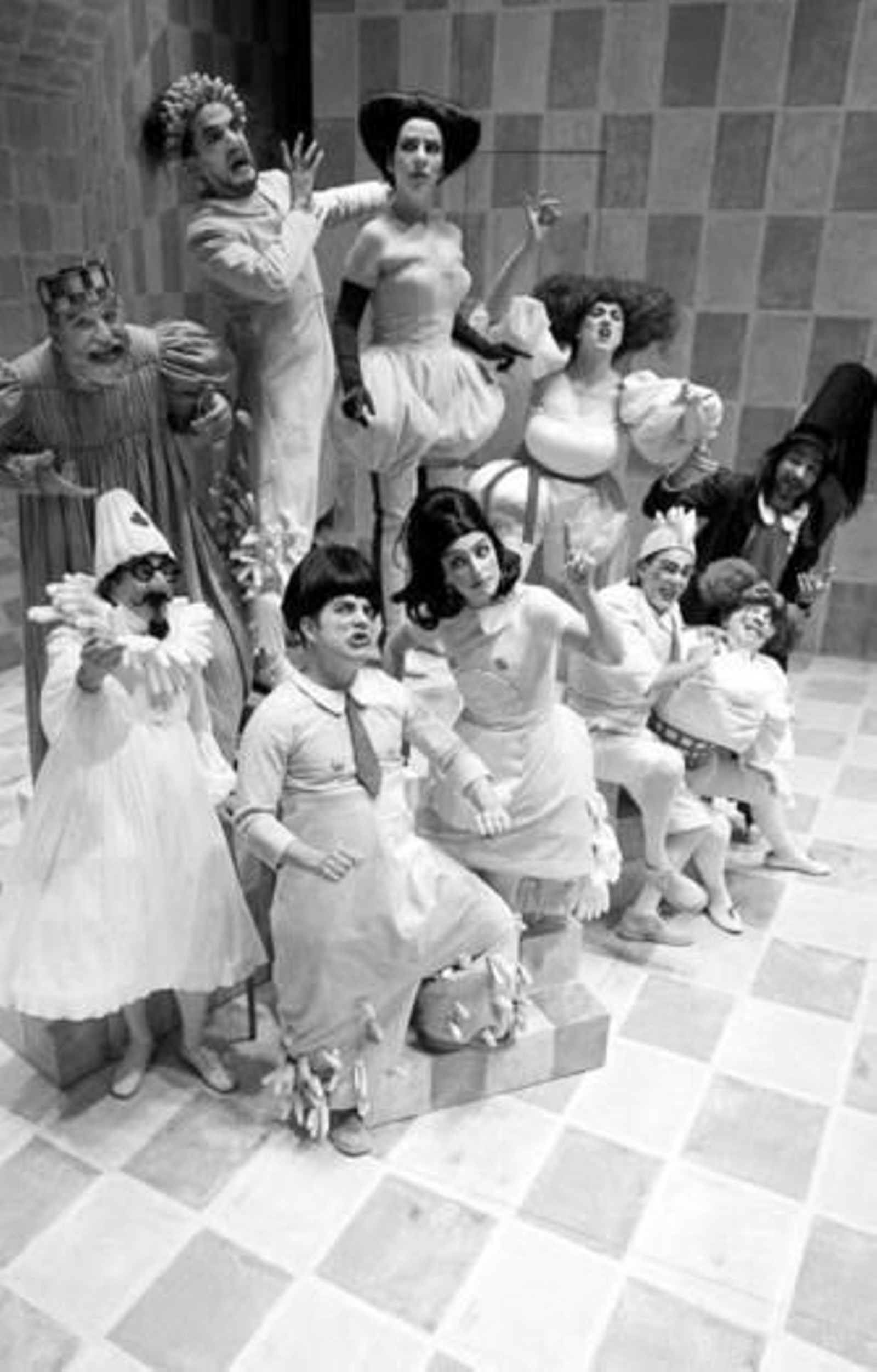 Los personajes estrambóticos de 'Los locos de Valencia', según Teatro Corsario.