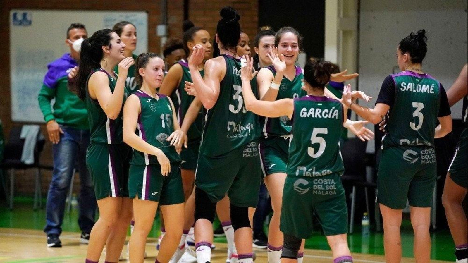 Las jugadoras del Unicaja Femenino, en un partido de la pasada temporada.