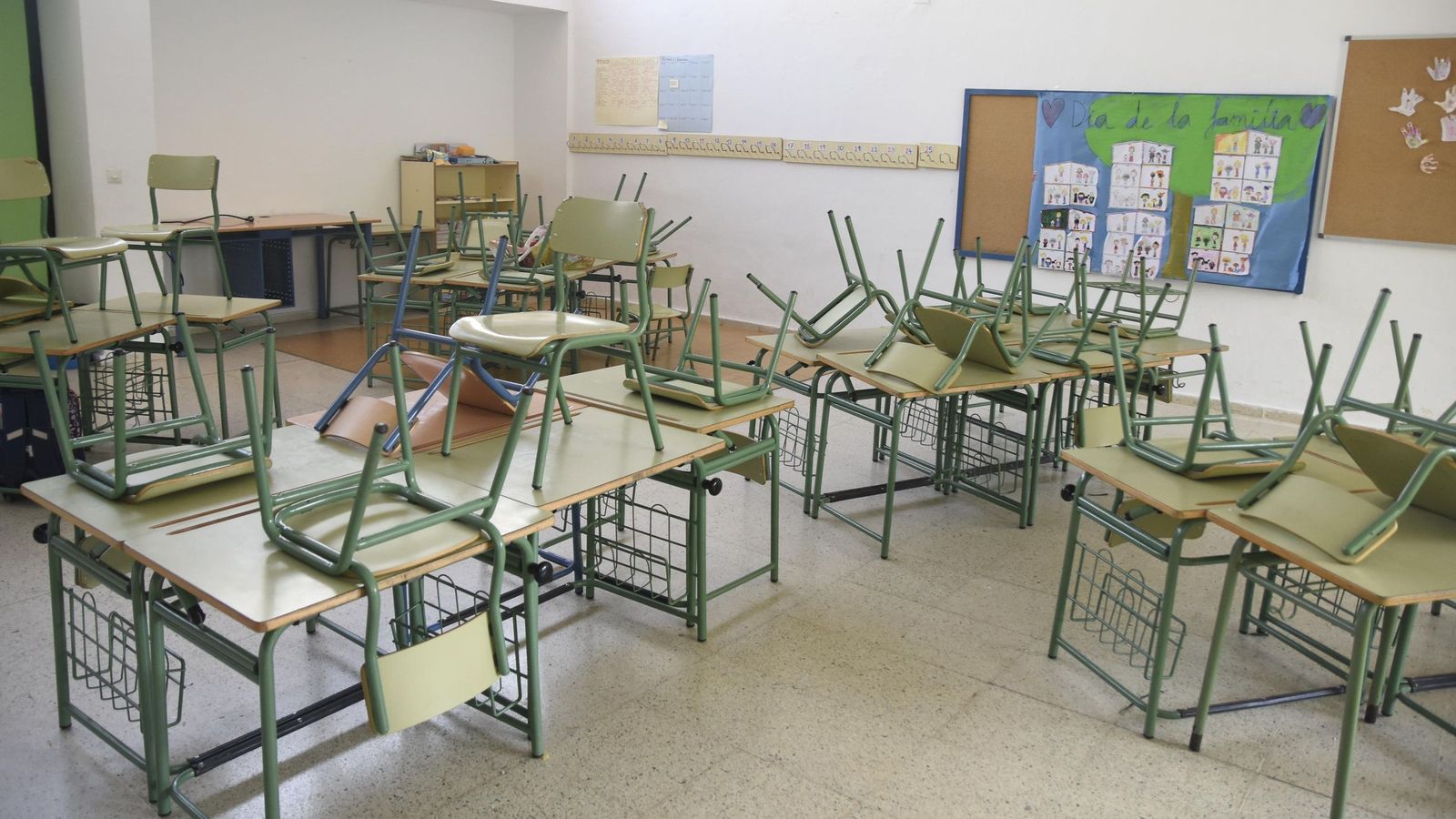 Un aula vacía en un colegio del Campo de Gibraltar.