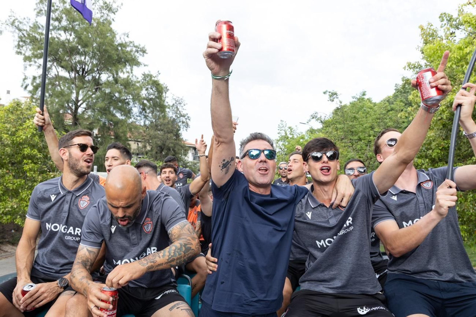 La fiesta por el ascenso del Real Jaén en La Plaza de Santa María y el Ayuntamiento
