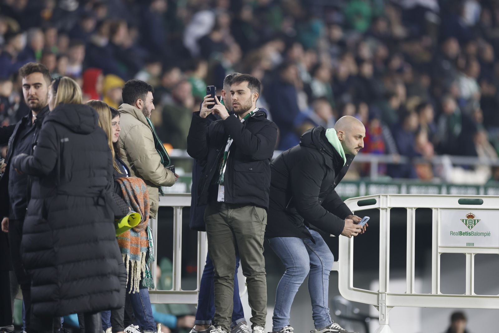 Búscate en las fotos del Betis-Barcelona