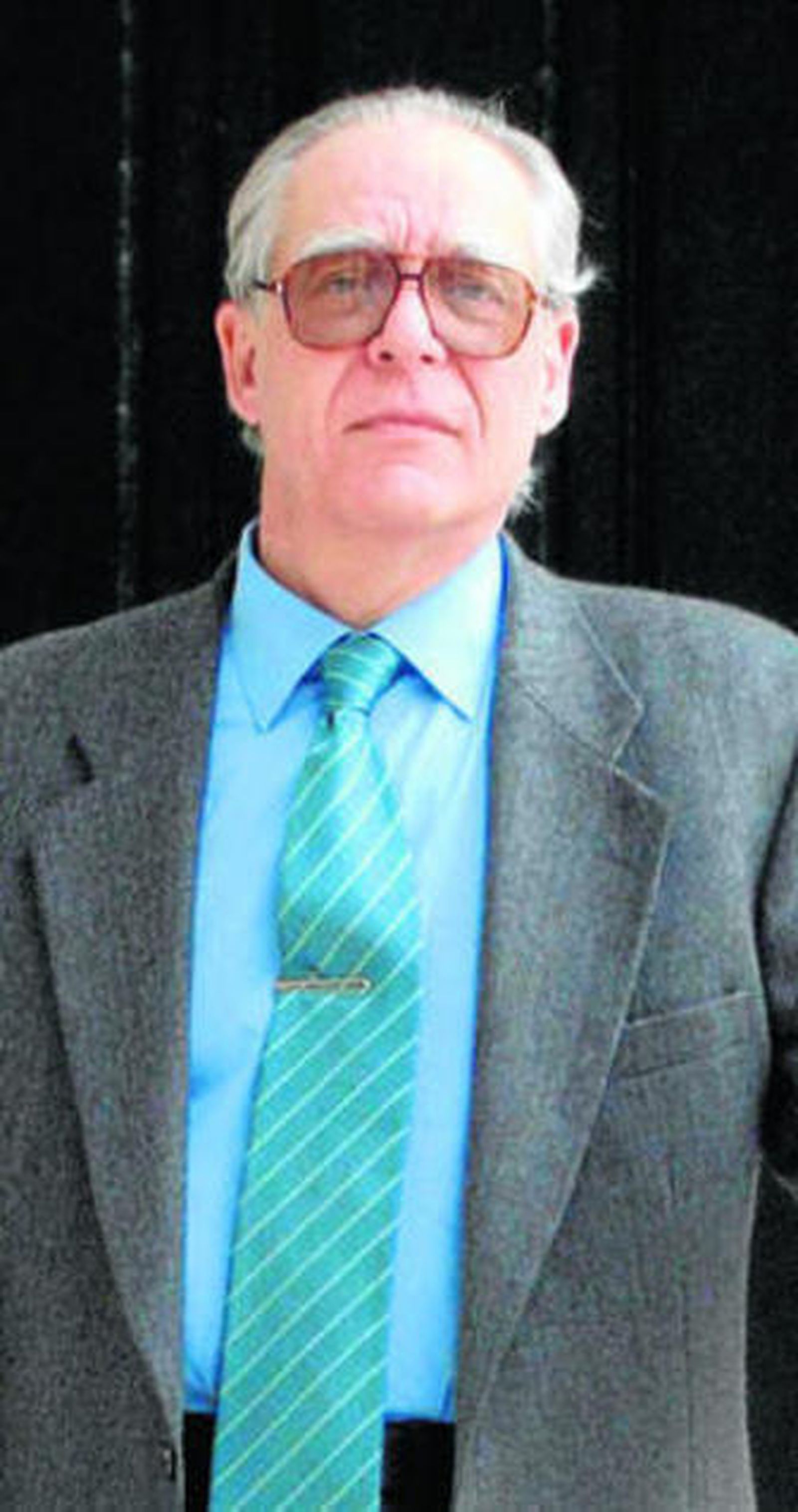 El poeta valenciano Guillermo Carnero.