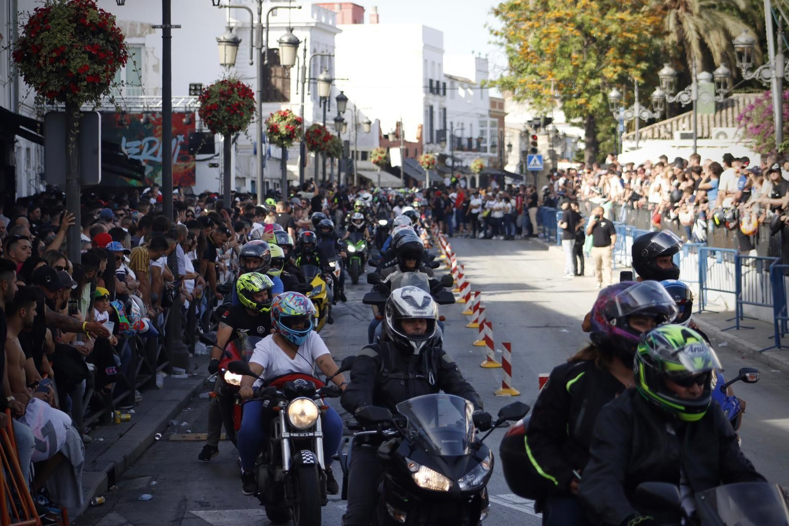 Las imágenes del sábado durante  la morotada en el Puerto de Santa María.