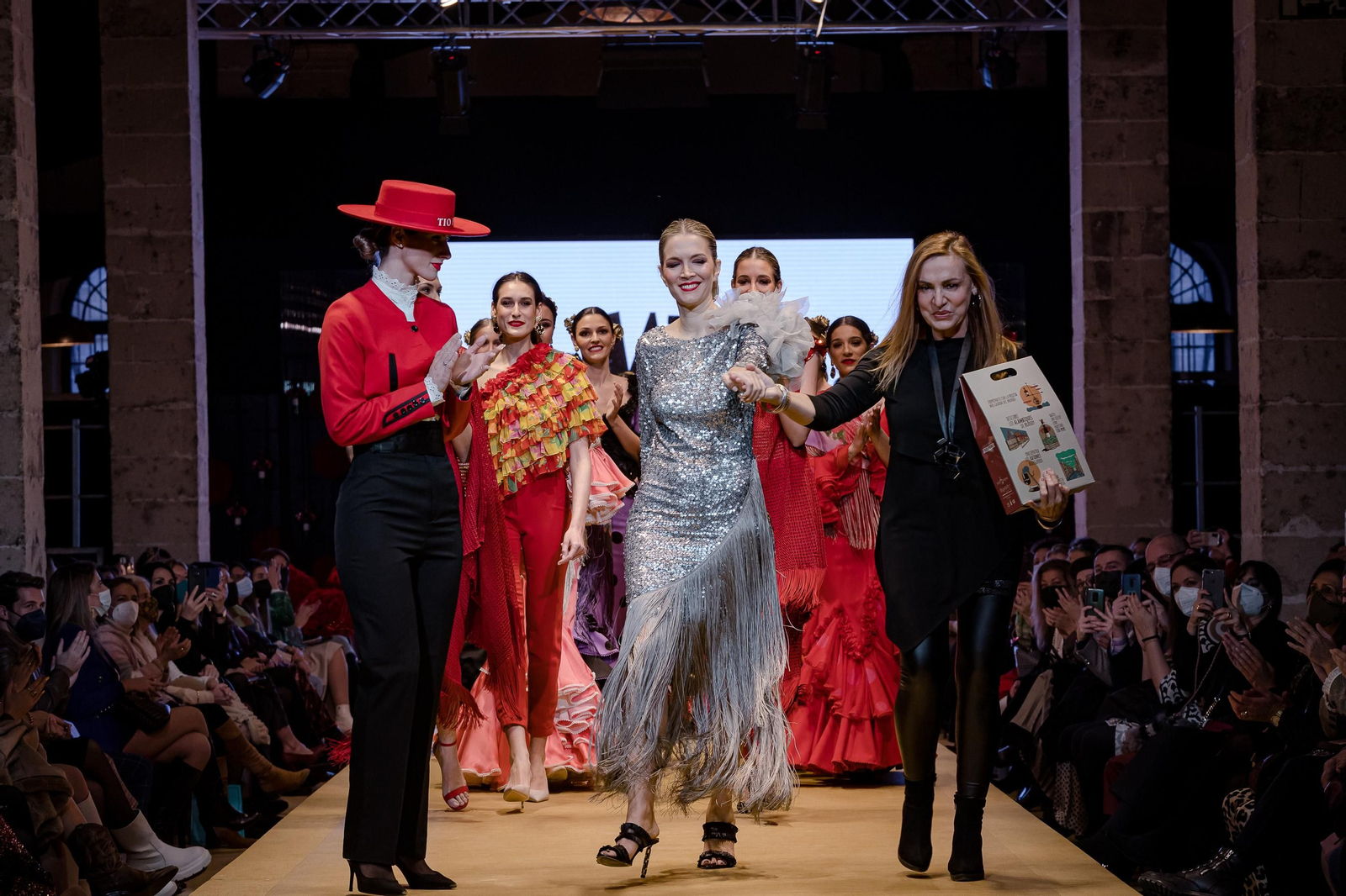 El desfile de Ángeles Verano en la Pasarela Flamenca de Jerez, todas las fotos