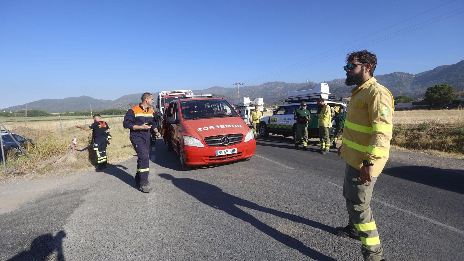 Control de mando junto a la zona del incendio. Control de mando junto a la zona del incendio.