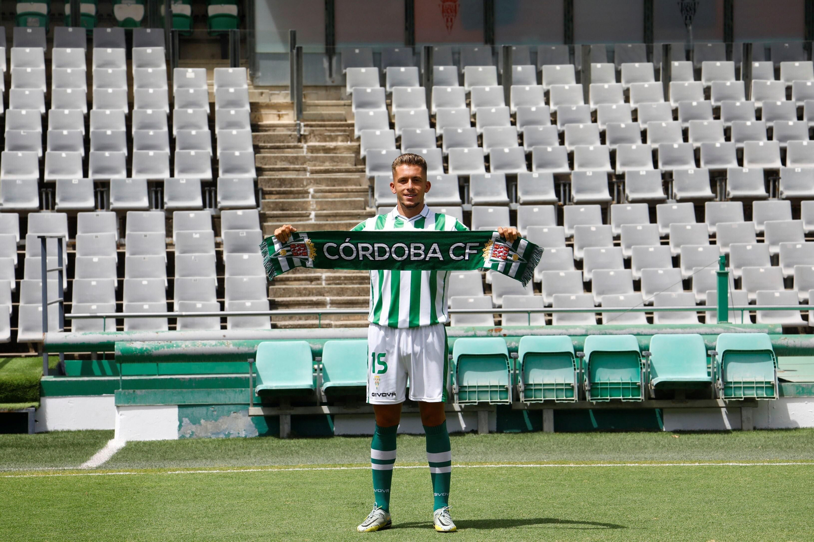 Las mejores fotos de la presentación de Isma Ruiz como jugador del Córdoba CF Las mejores fotos de la presentación de Isma Ruiz como jugador del Córdoba CF