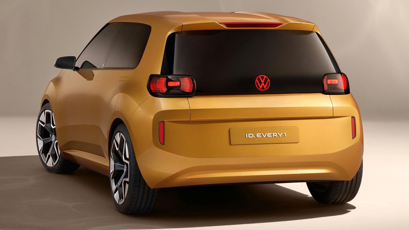 Su autonomía será de al menos 250 kilómetros. Su carrocería será algo más larga que la del e-Up! que fue su antecesor: 3,88 m.