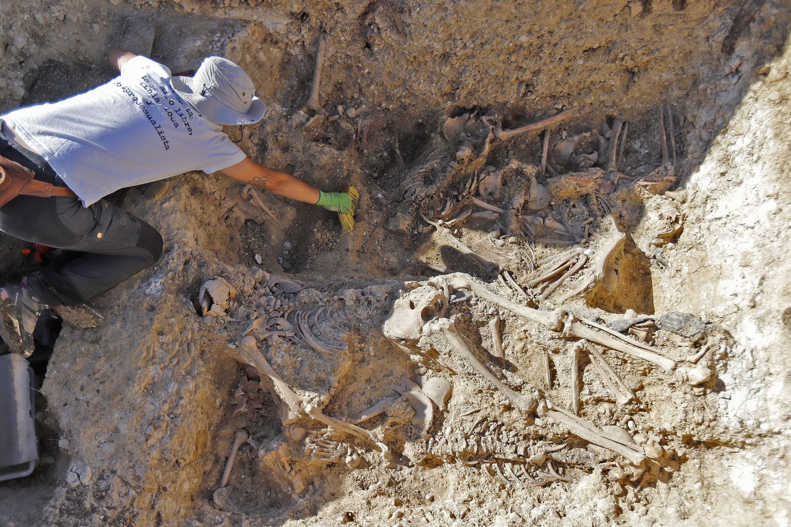 Imagen de archivo de una fosa común.