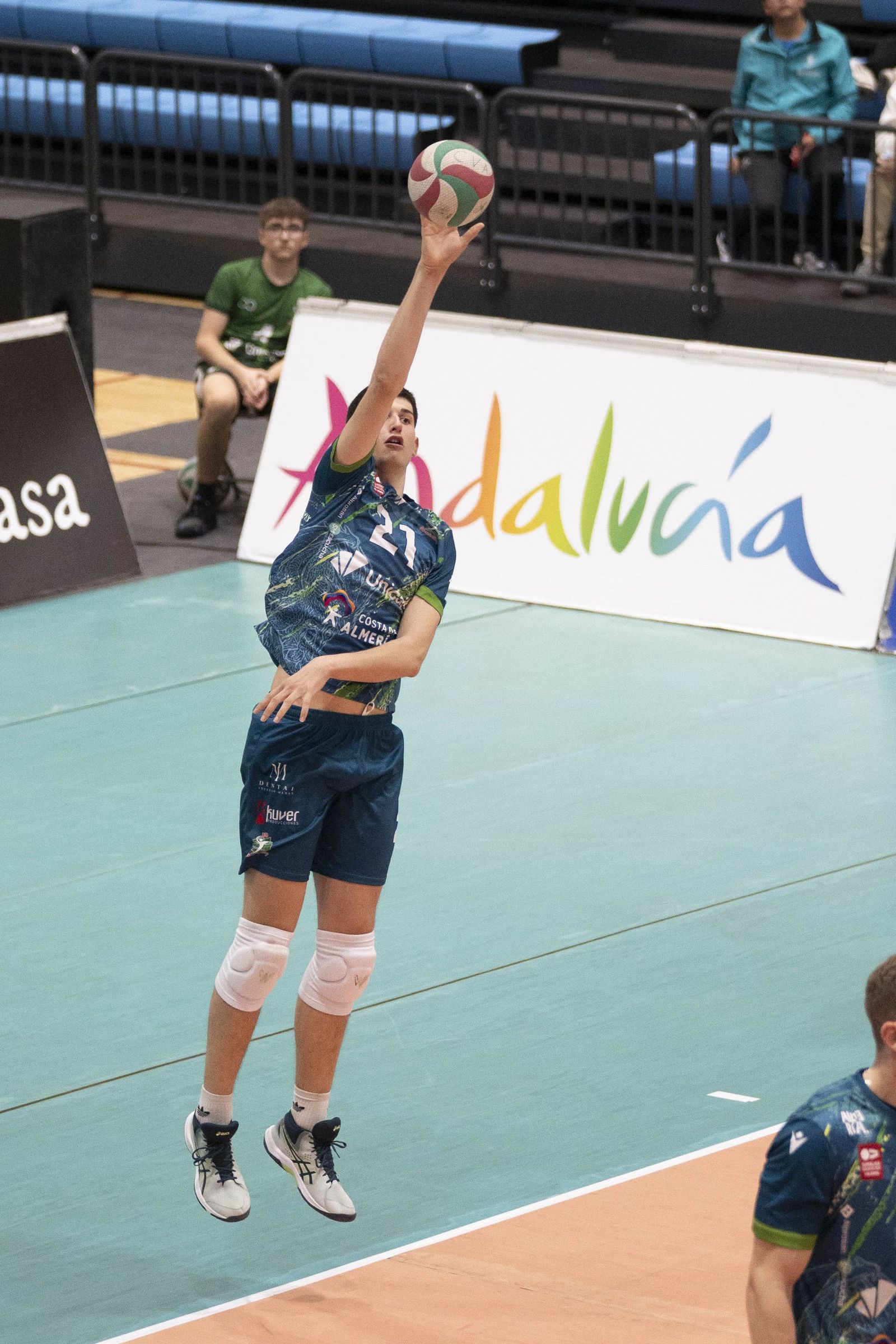 Las imágenes del partido entre Unicaja Costa de Almería y Pamesa Teruel de Superliga de voleibol
