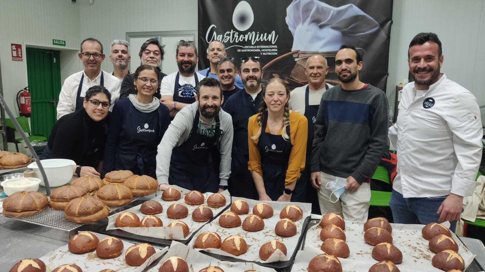 El panadero Domi Vélez, reconocido como el mejor panadero del mundo, imparte una clase en Gastromiun.